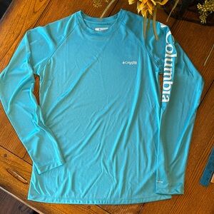 Never Worn Aqua Blue Columbia OmniShade Top